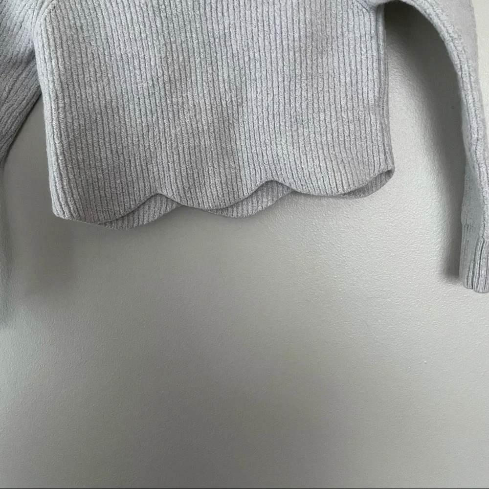 Aritzia Wilfred cropped scallop hem sweater - Picture 2 of 7